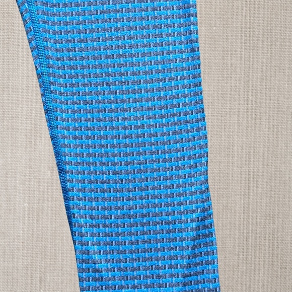 IVIVVA by  Lululemon Girls Blue Gray Digi Weave Rhythmic Full Length Leggings - Picture 2 of 9